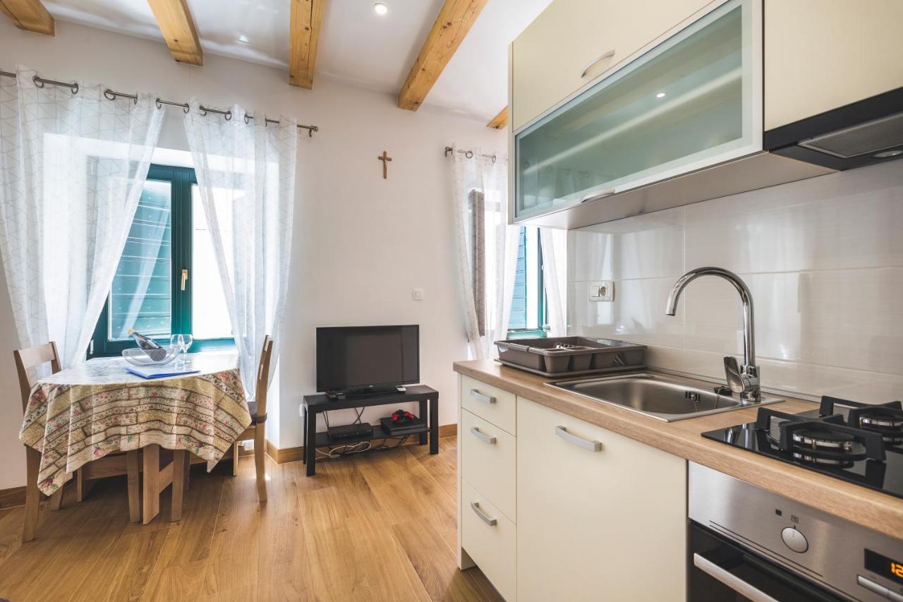 Vinea Apartmani Umag, Ulica G Garibaldia 2 Exteriör bild