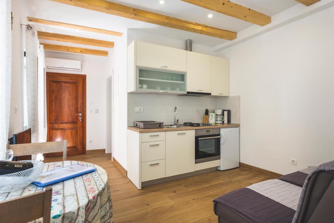 Vinea Apartmani Umag, Ulica G Garibaldia 2 Exteriör bild